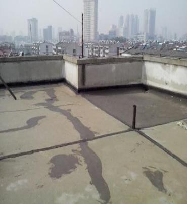 中卫市漏水维修 楼顶漏水是什么原因，楼顶漏水维修方法是什么?